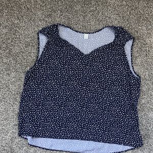 Old Navy XXL sleeveless. Maybe worn 1 time